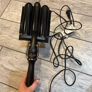 amika Black Hair Waver